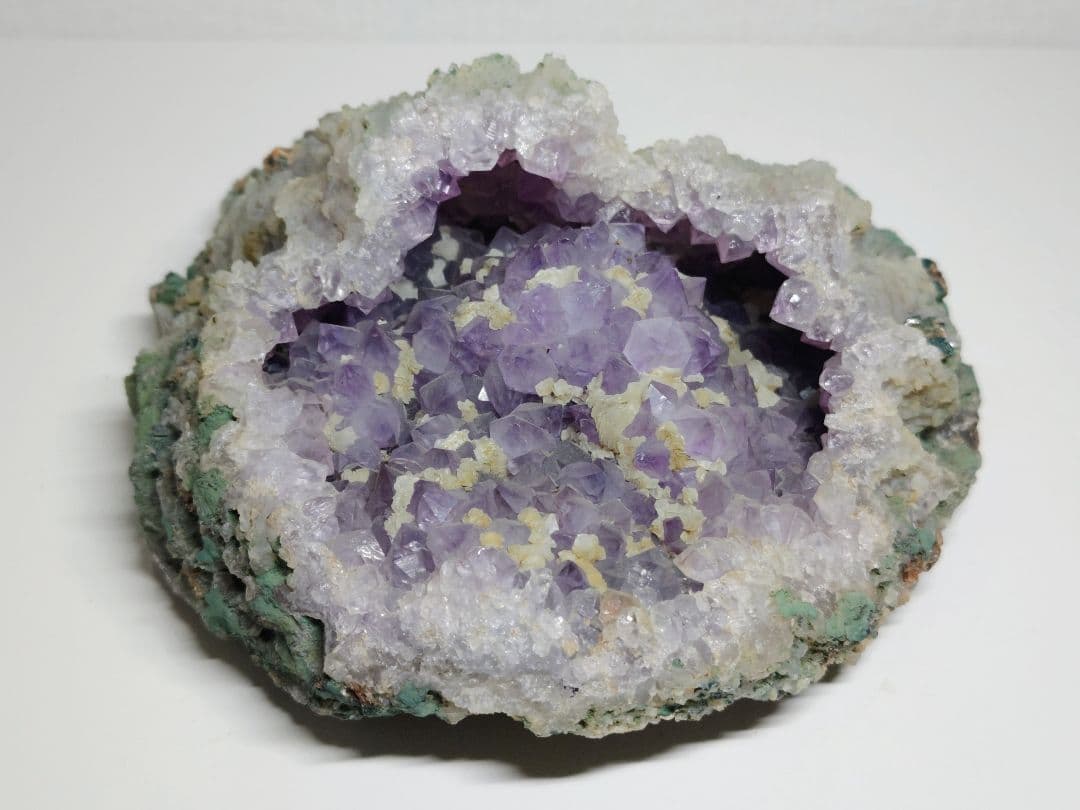 アメジスト 1.8kg 水晶 クォーツ 原石 鑑賞石 自然石 誕生石 鉱物 水石