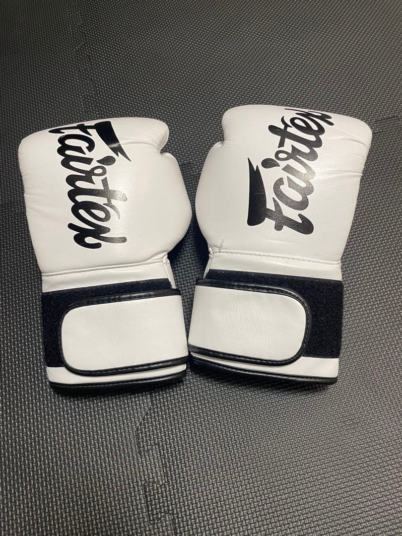 Fairtex 16oz ボクシンググローブ ホワイト