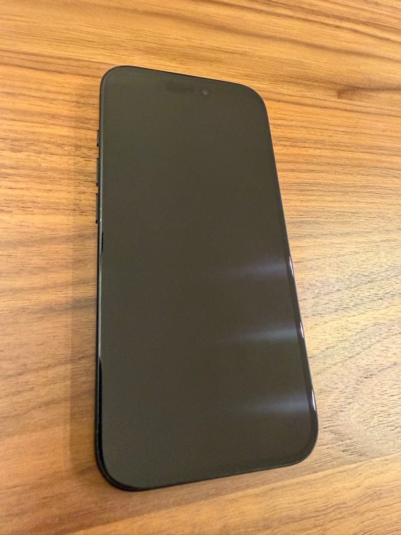 t*3様 iPhone16 ブラック 256GB ケース・保護ガラス付き 容量9