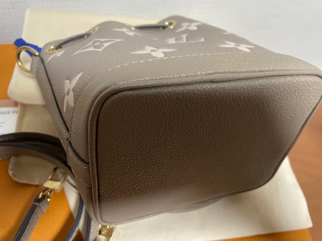 未使用　ルイヴィトン　モノグラム　アンプラント　バイカラー　ナノ　ノエ