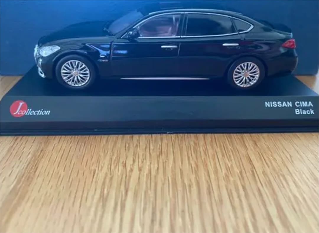 京商　日産　シーマ　ミニカー