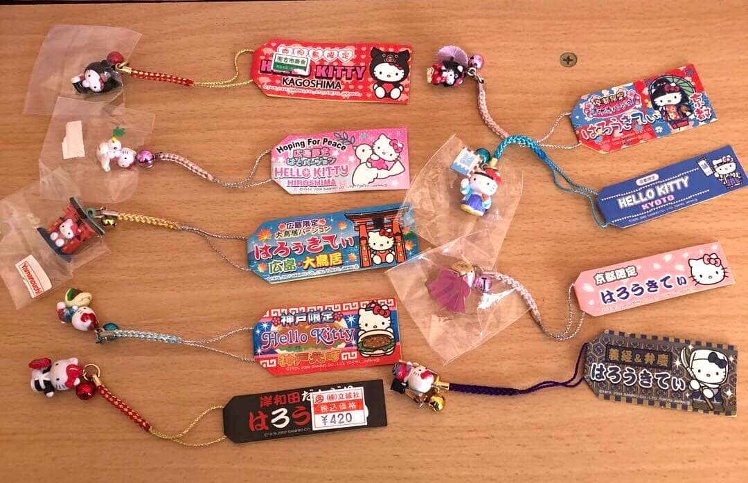 ご当地ハローキティ 根付けストラップ、ピンバッジ、ボールペン　29個 まとめ売り