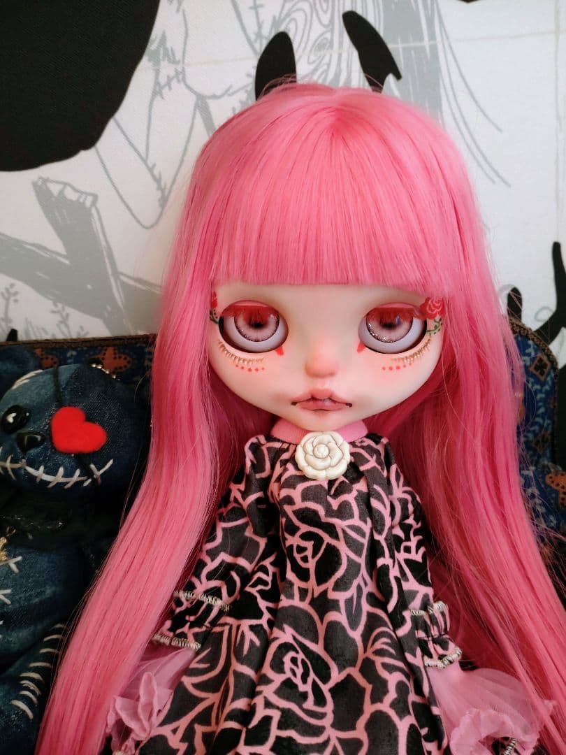 カスタムアイシードールピンクローズフェイスアウトフィット付き