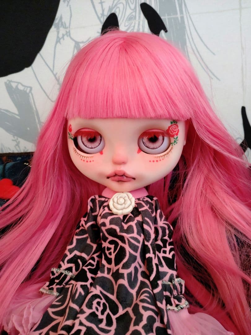 カスタムアイシードールピンクローズフェイスアウトフィット付き