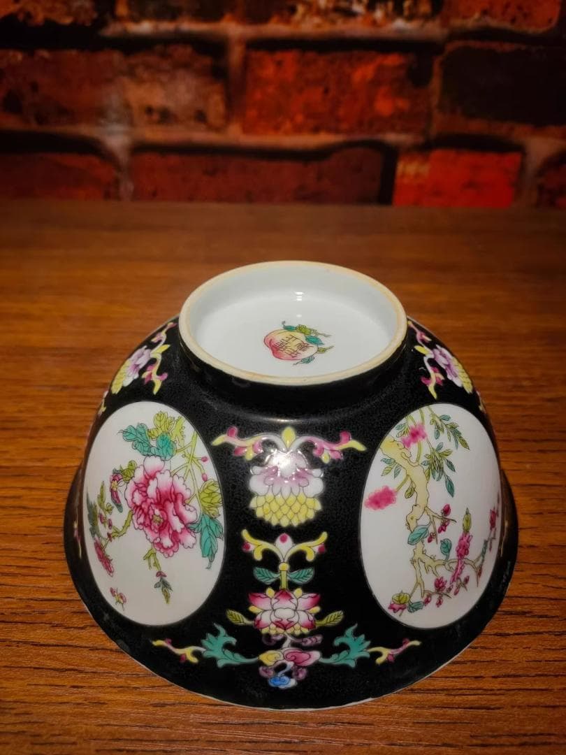 珐琅彩 瓷碗｜雍正様式 款識あり｜墨地釉 開窗 花卉文