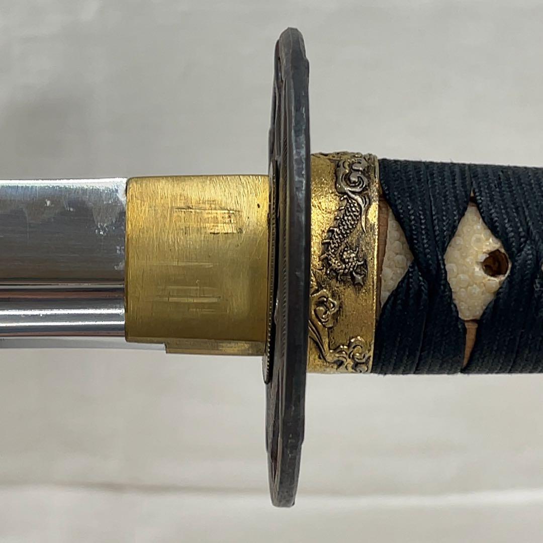 【模造刀】太刀 鉄鍔 透かし樋入り 全長102.0センチ 日本刀 刀剣 黒鞘