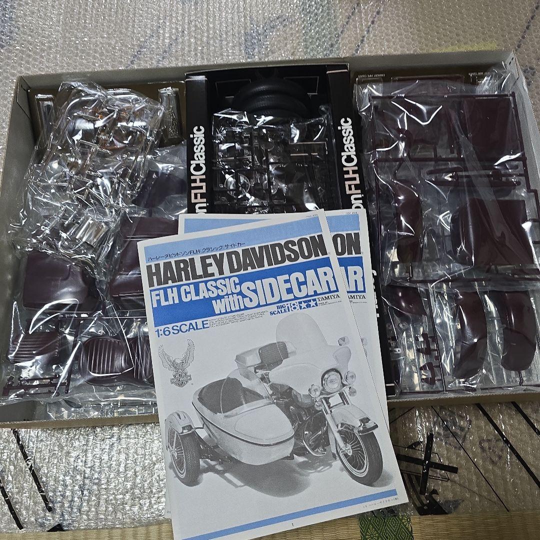 オートバイ・バイク HARLEYDAVIDSON FLH CLASSIC with SIDE CAR