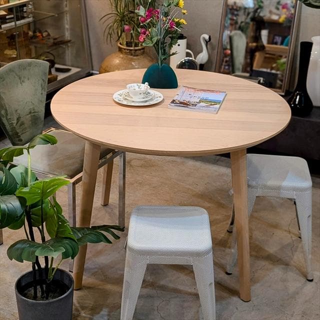 m&mm様　イケアのLISABOラウンドダイニングテーブル②