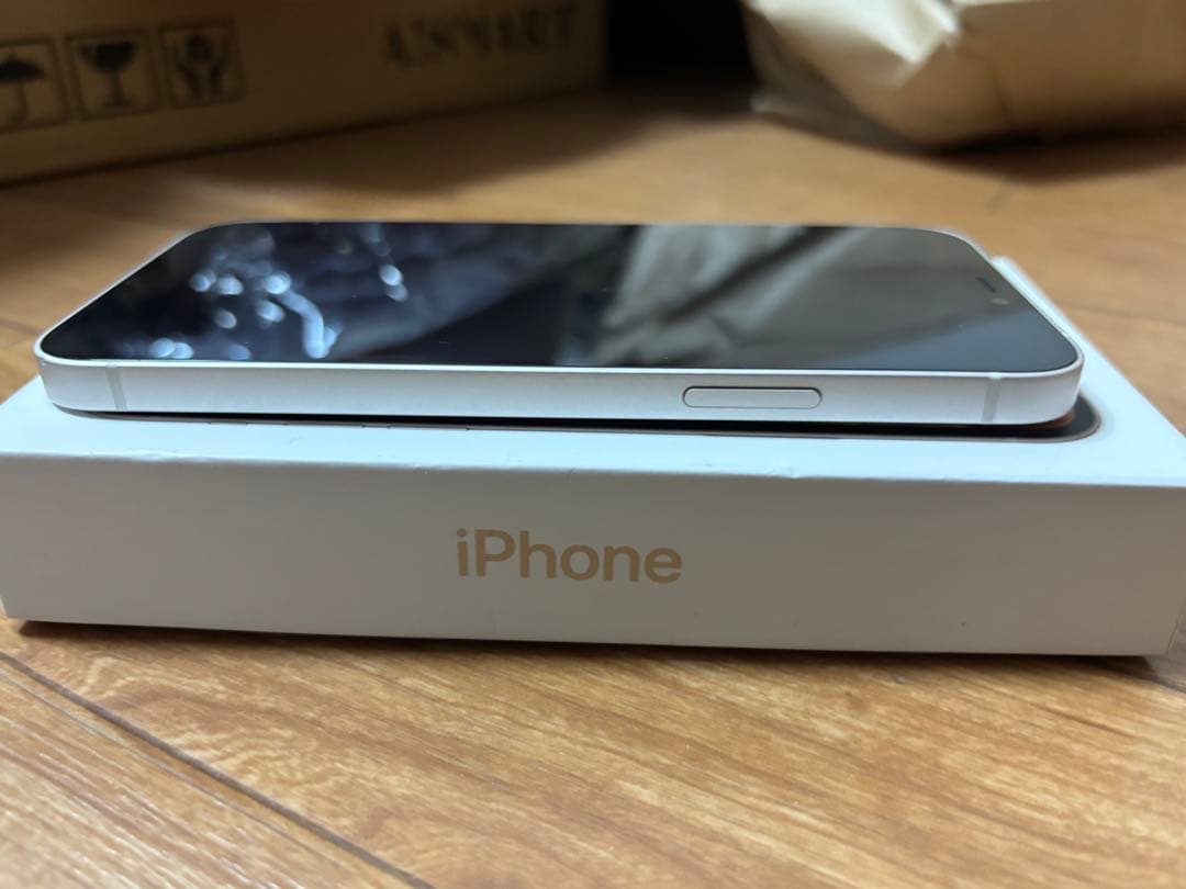 Apple iPhone 12ホワイト