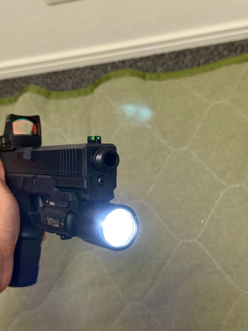 カーボネイト　ストライカー9s ライト付き 2マガジン　ホルスター付き