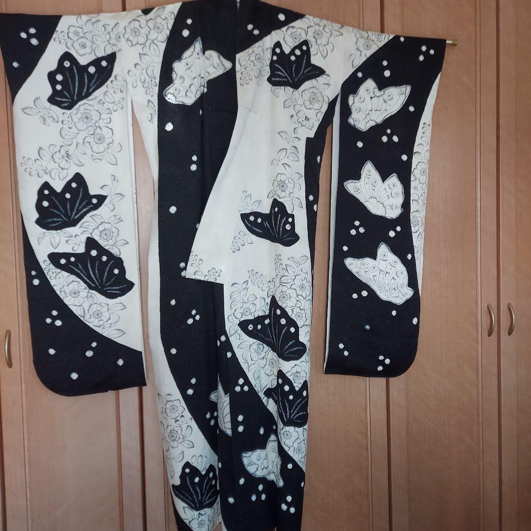 正絹振袖 蝶と辻ヶ花模様 黒と白 帯揚げ 帯締め 重ね襟 髪飾り