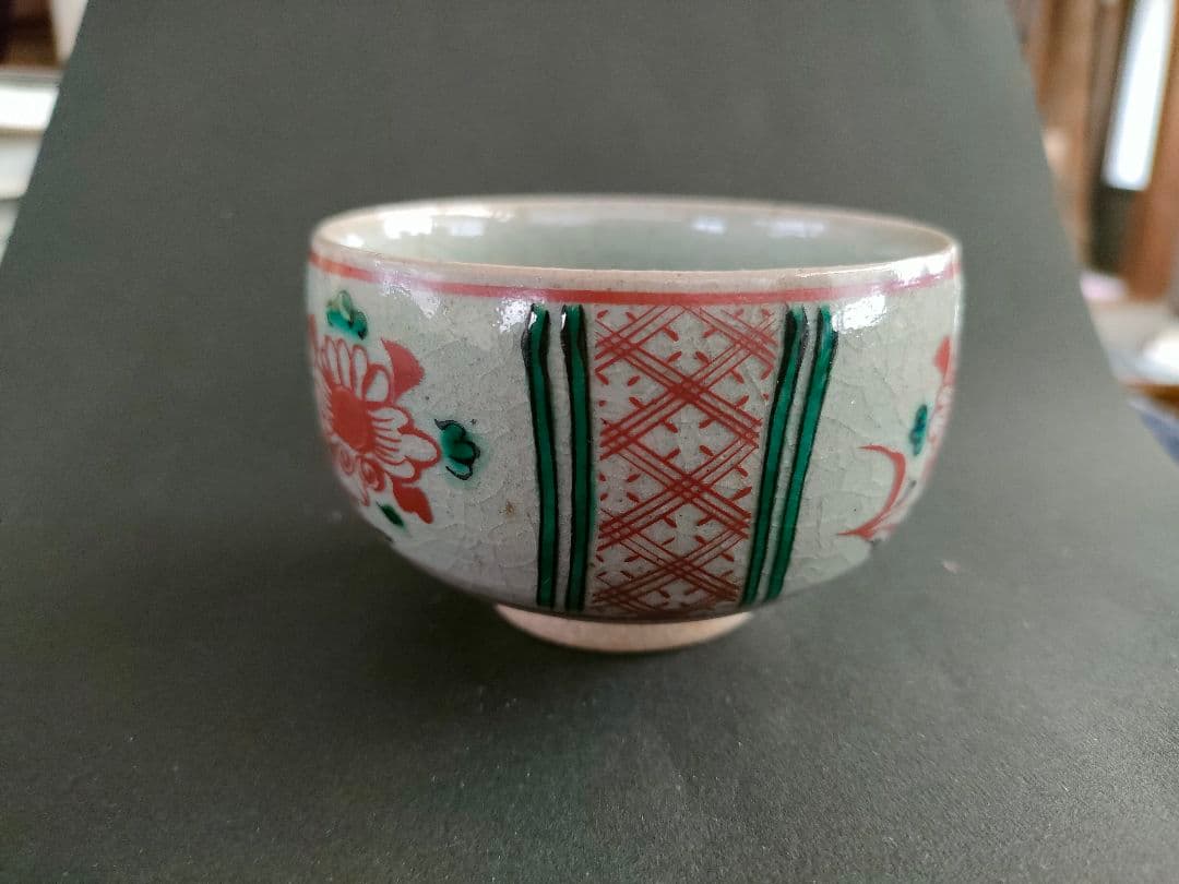 ●【京焼 清水焼】色絵花文 茶碗 貫入釉 窯印あり 抹茶碗 作家物 骨董 茶道具