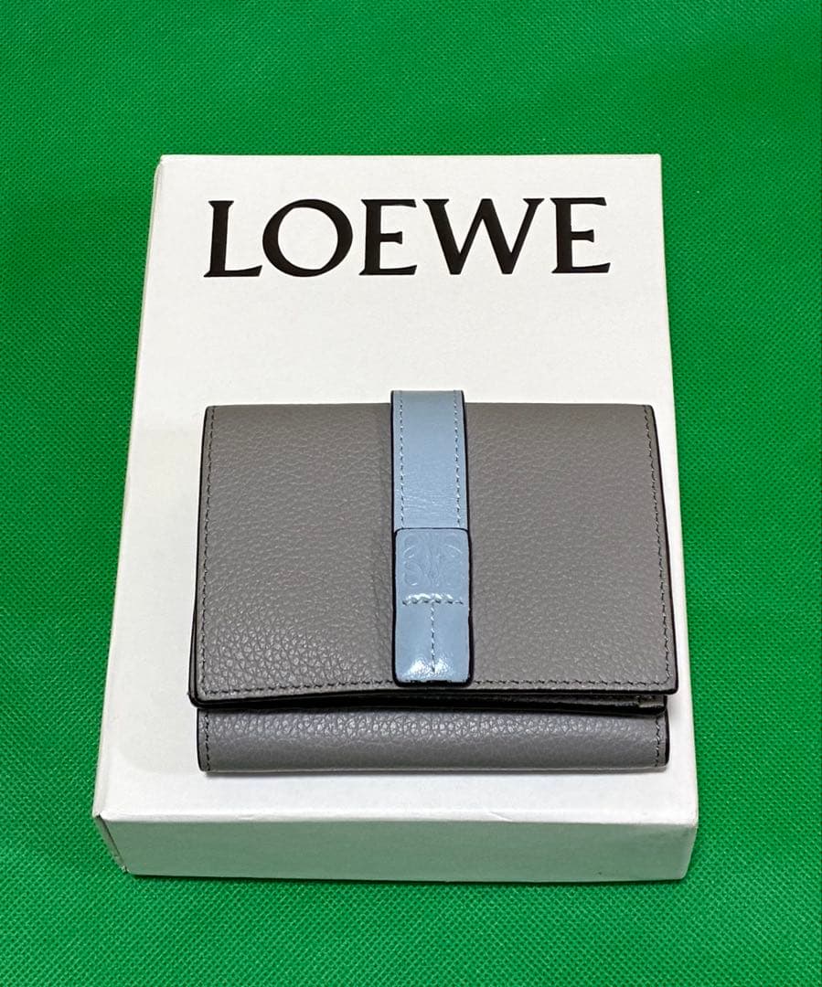 ロエベ　LOEWE グレー 三つ折り財布