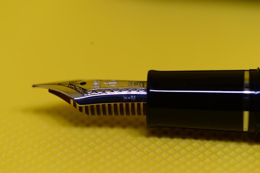 セーラー万年筆　プロフィットスタンダード　ブラック　中字　(14金)