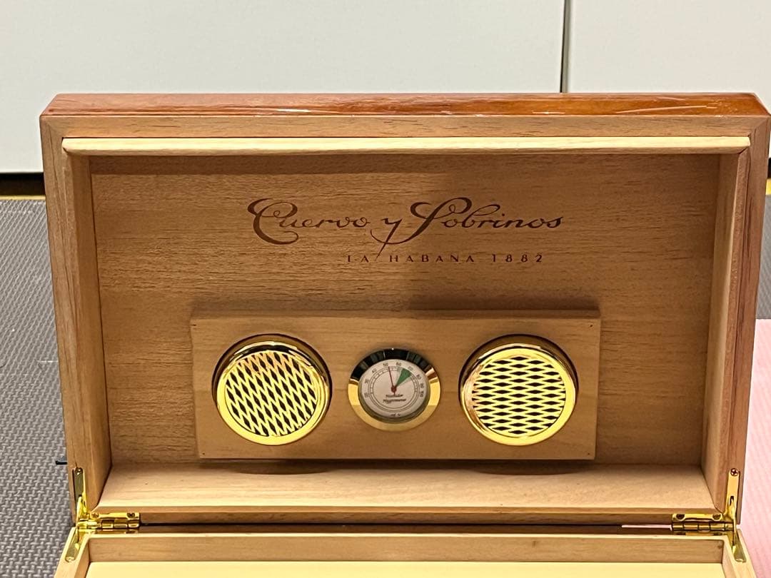 【XYZmen】クエルボ・イ・ソブリノス プロミネンテ 腕時計