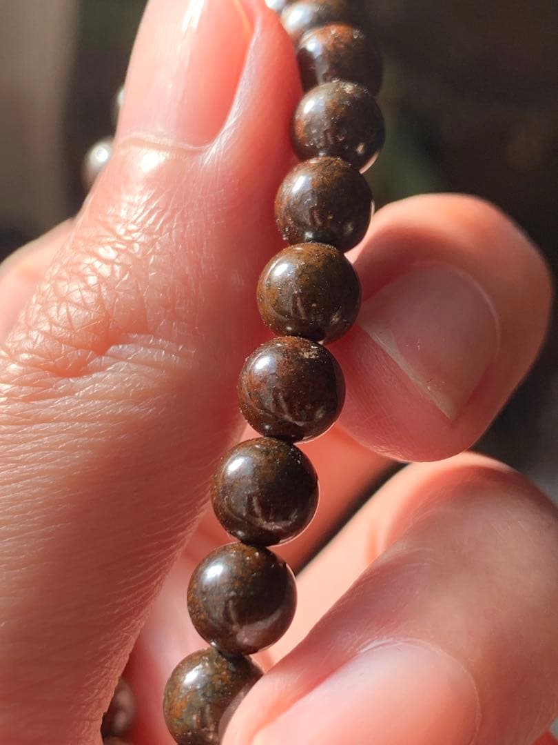 世界最古の石　46億年前の隕石コンドライト　太陽系最古の隕石　石質隕石　鉄隕石