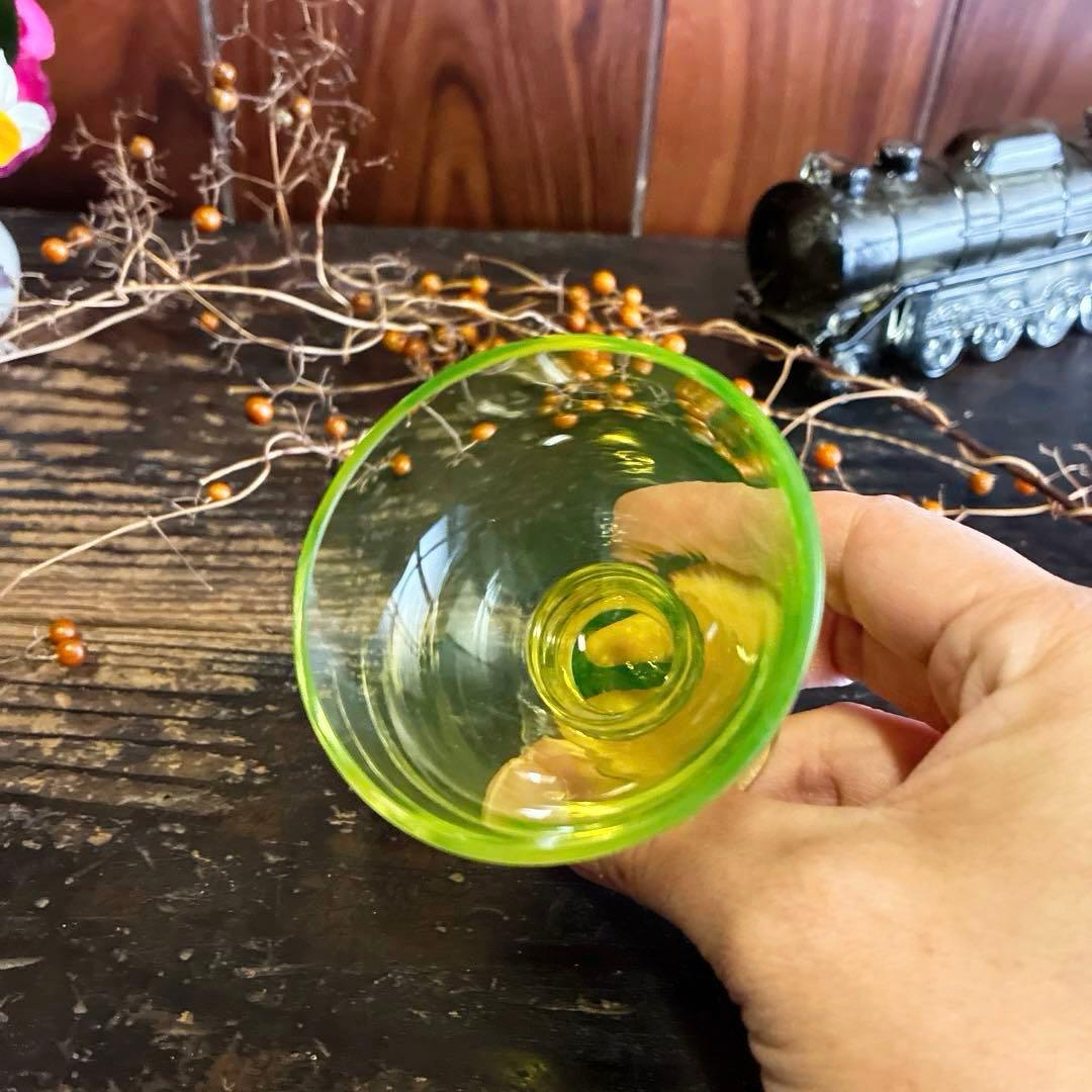 骨董　時代ガラス　希少カナリアイエロー　二重玉ステム　盃　酒器　ウラン１客限り