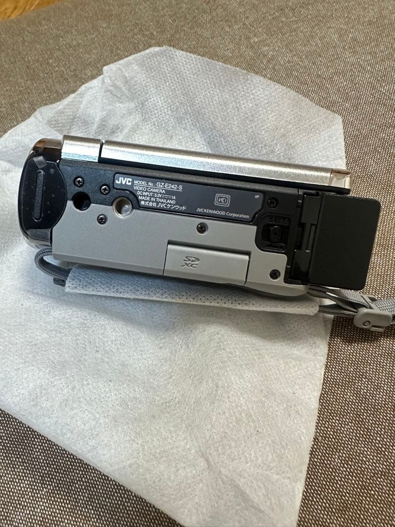 美品！JVC Everio GZ-E242-s ハイビジョンメモリームービー