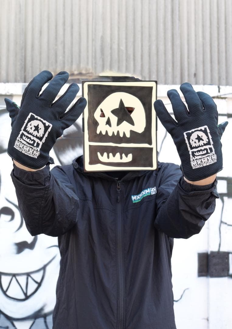 新品　サンタクルーズ x MxMxM スクリーミングハンドグローブ　黒緑