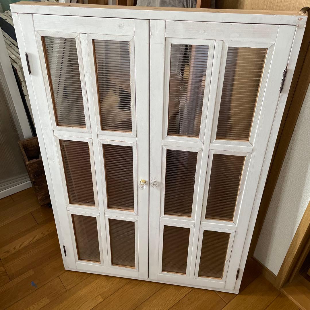 ホワイトガラス扉付き収納キャビネット