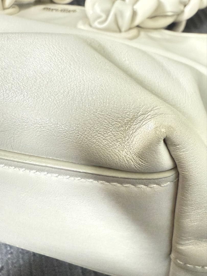 MIUMIU ミュウミュウ　レザーハンドバッグ 白