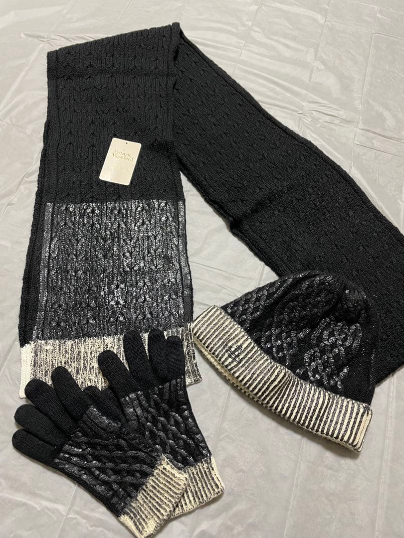 【希少】３点セット ヴィヴィアンウエストウッド　ニット帽・マフラー（新品）・手袋