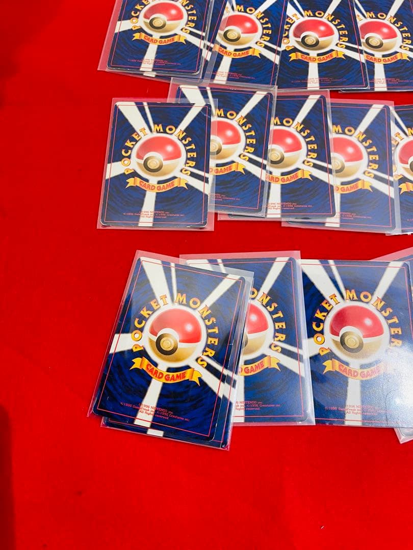 ポケモンカード　旧裏　まとめ売り　ピカチュウ　コイキング　キラ　他　100枚以上