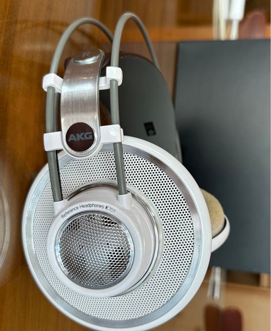 AKG モニターヘッドホン K701