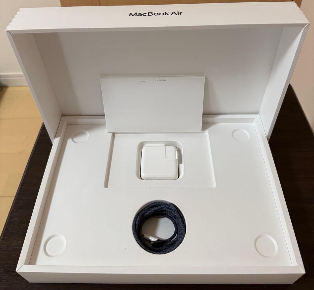 MacBook Air 2022 M2 8GB 256GB（箱入り）