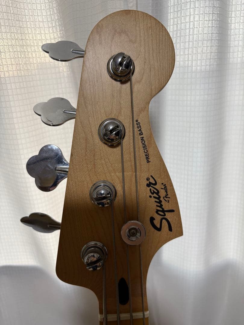 ベース Squier Pete Wentz Precision Bass