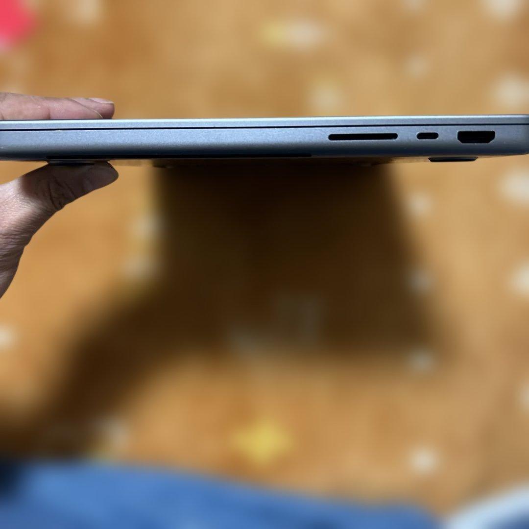 Vladislav Kubarev快速MacBook Pro 14㌅