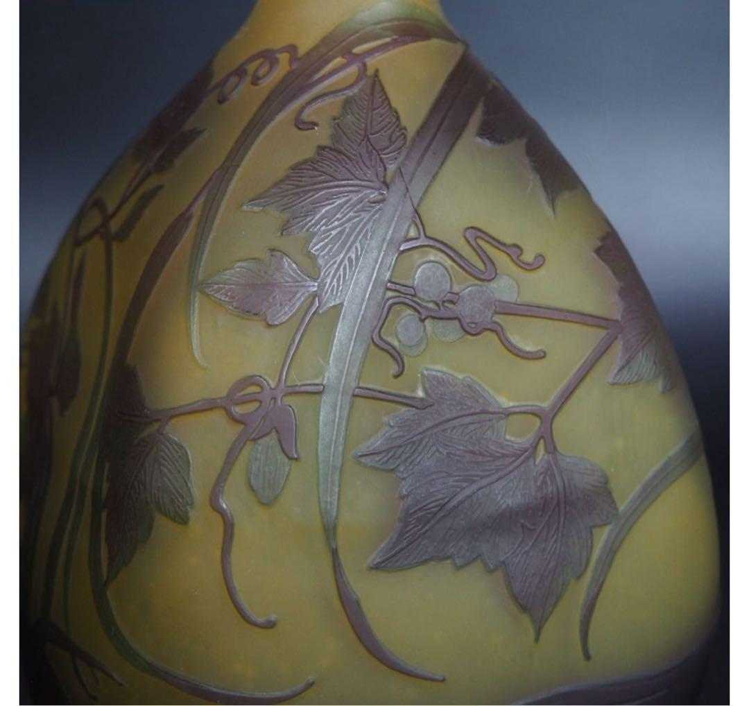 送料無料 時代物　被せガラス蔦葛文扁壺　花文花瓶　高さ23.5ｃｍ　共箱