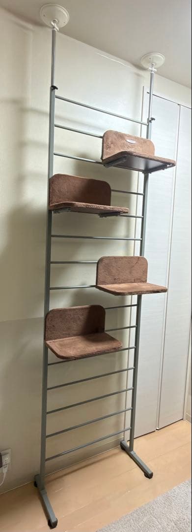 ボンビアルコン　キャットタワー