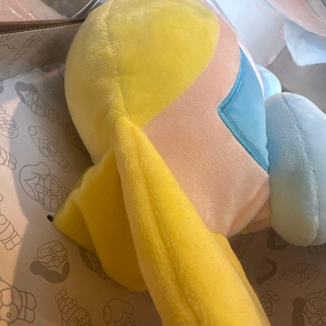 えっこ　POPMART CRYBABY NECK PILLOW ネック枕