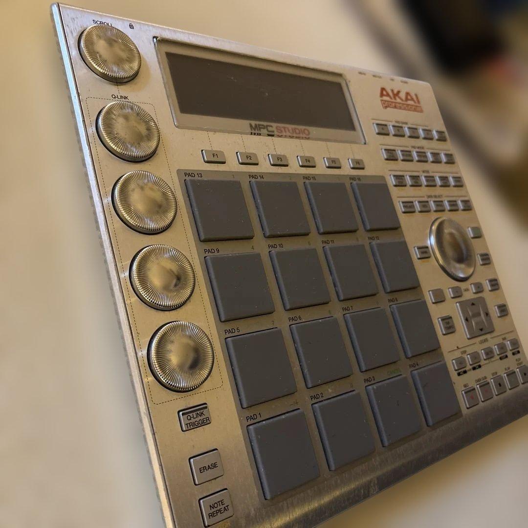 DJ機材 akai mpc studio