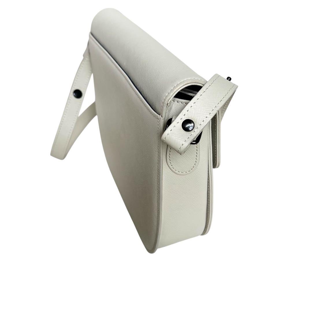 YVES SAINT LAURENT イヴサンローラン　ショルダーバッグ