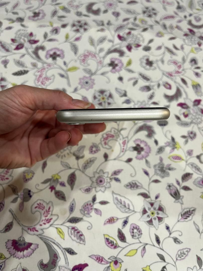 Apple iPhone 11 ホワイト　バッテリー最大容量92% 64GB