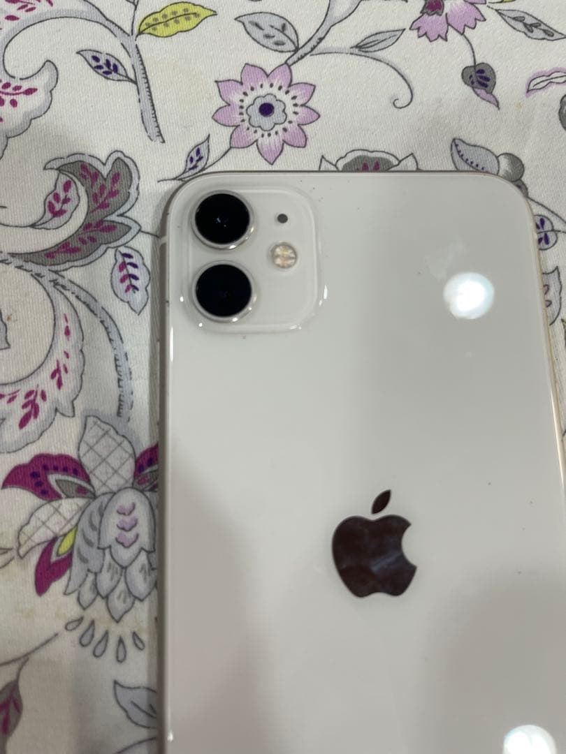 Apple iPhone 11 ホワイト　バッテリー最大容量92% 64GB