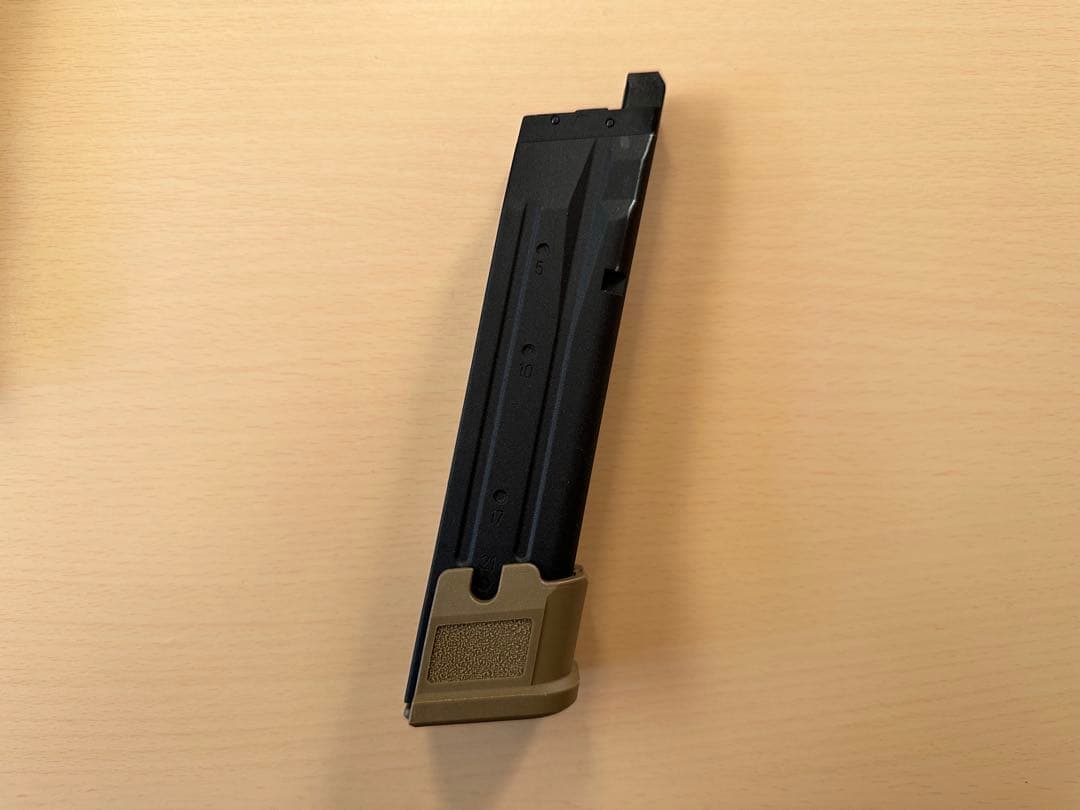 LAYLAX SIG SAUER M17 CO2 ガスブローバック