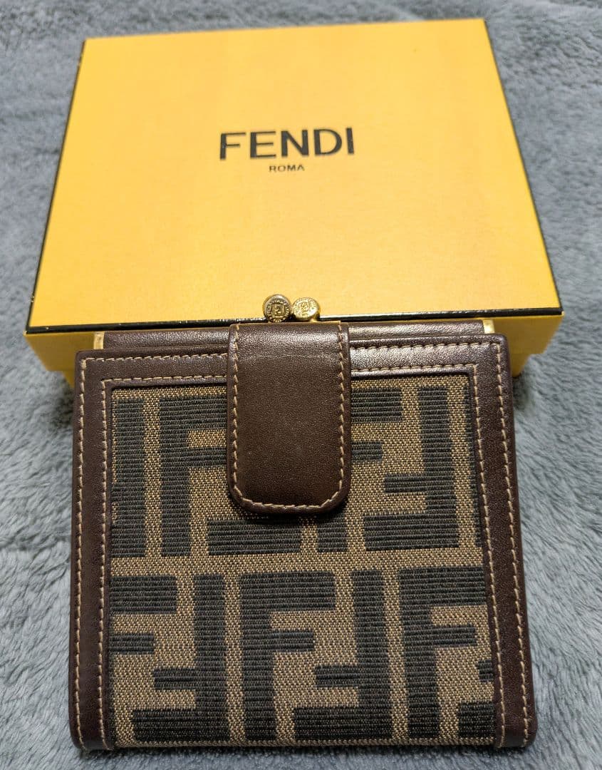 【新品未使用】☆FENDI☆ ズッカ 二つ折りがま口財布 【箱、保存袋】