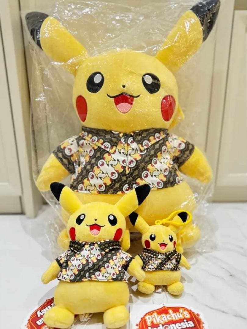 海外限定　ピカチュウ　ぬいぐるみ3点セット　バリ島　レア商品　バティック