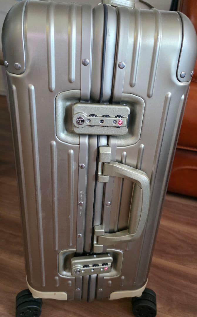 RIMOWA 機内用キャリーケース