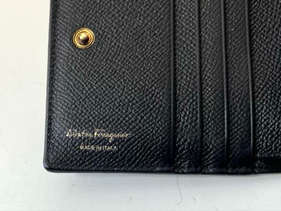 フェラガモの正規品　ケース　カードケース　財布　ウォレット　ゴールド金具