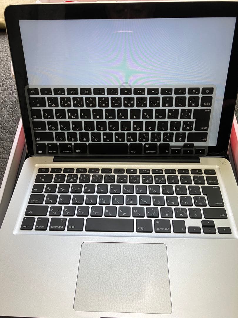 MacBook Pro シルバー 充電器・赤色ケース付き