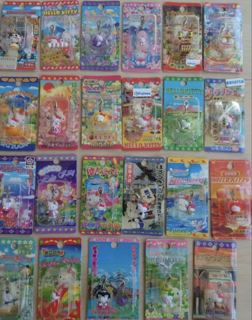 85個 Hello Kittyご当地限定キティ ファスナーマスコット まとめ売り