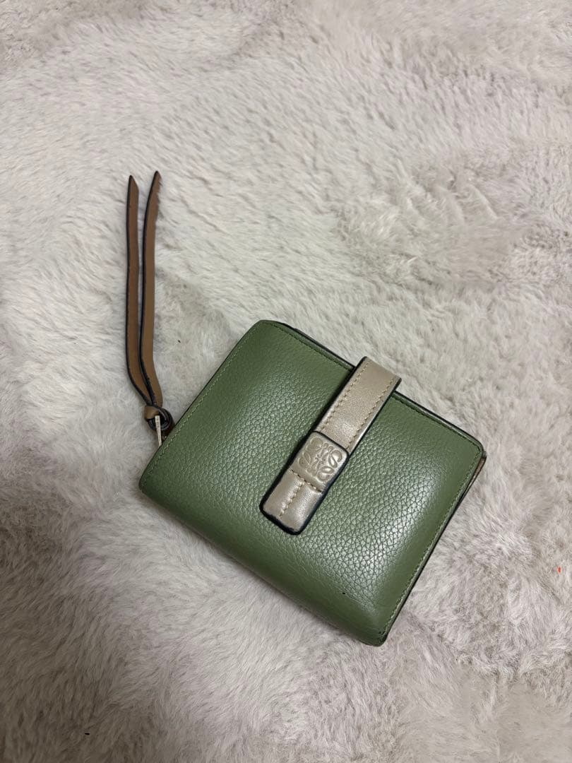 LOEWE ロエベ グリーンレザー 二つ折り財布
