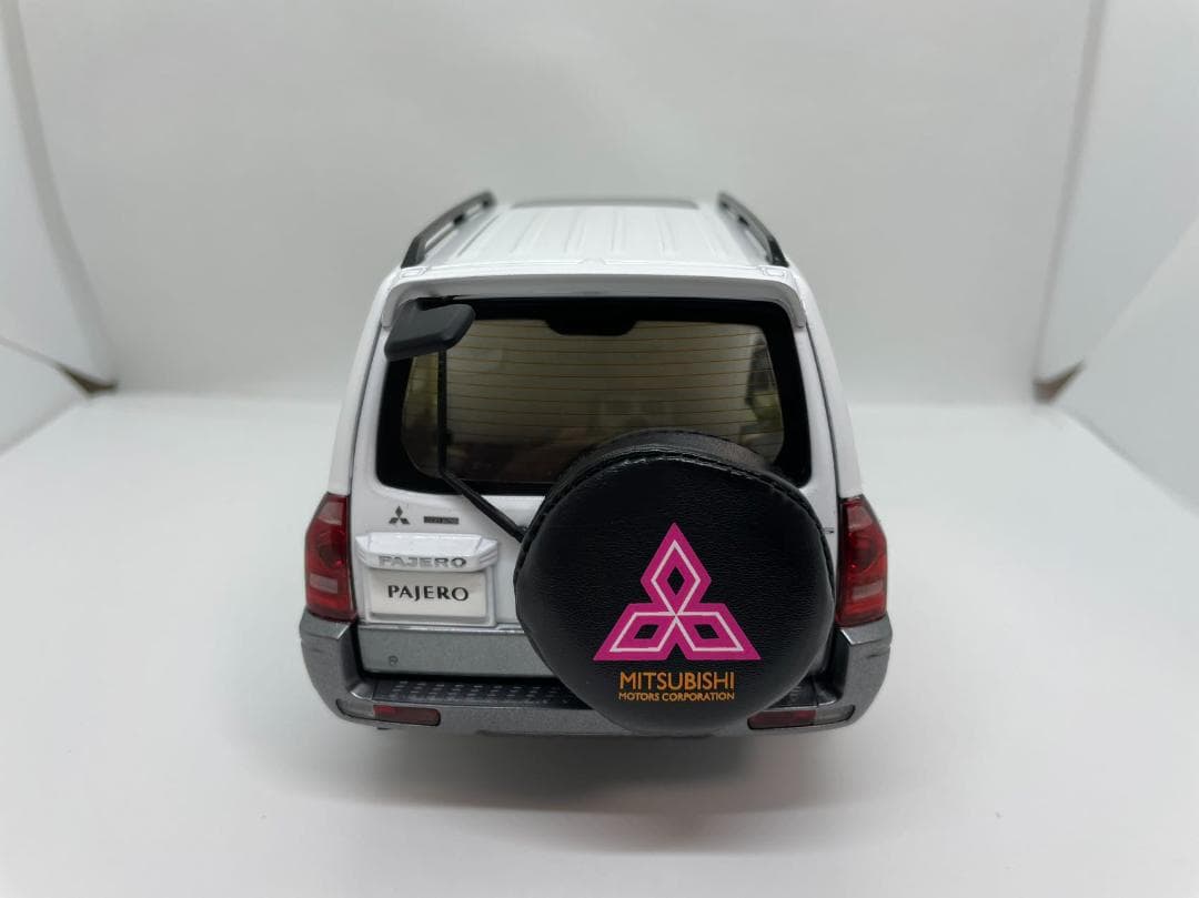 203-011 YC MODEL 1/18 三菱 パジェロ ホワイト