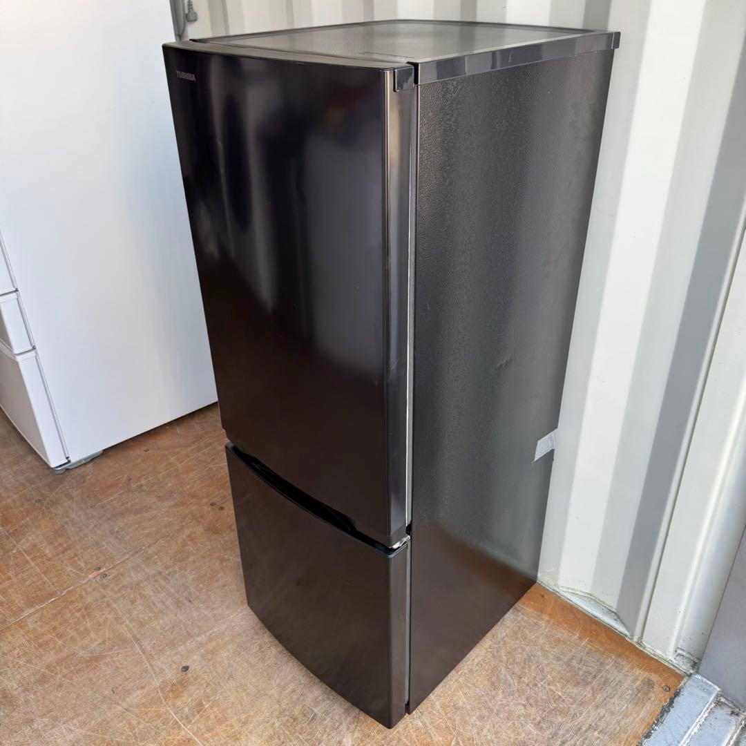 56⭐️2023年製★東芝　冷蔵庫　ブラック　黒　右開き　一人暮らし