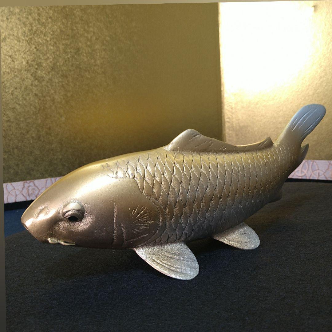 AH68 金属工芸 双鯉 寿山 豊 置物 オブジェ鯉 飾り台付 黒