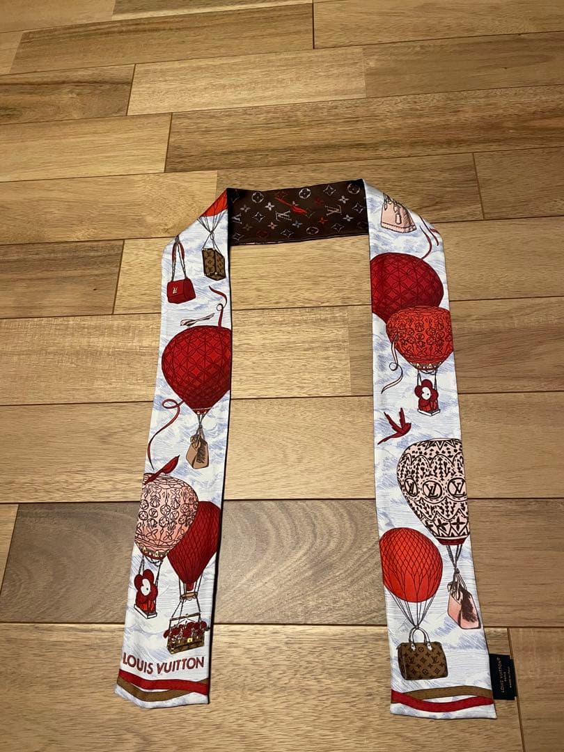 LOUIS VUITTON バンドー・アップアンドアウェイ　カラー:ルージュ